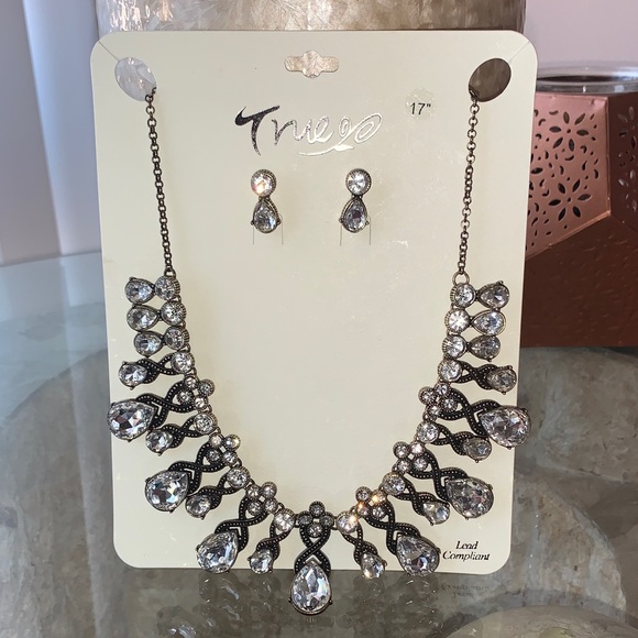 Jewelry - Women Jewelry Set with Silver and Black Accents
